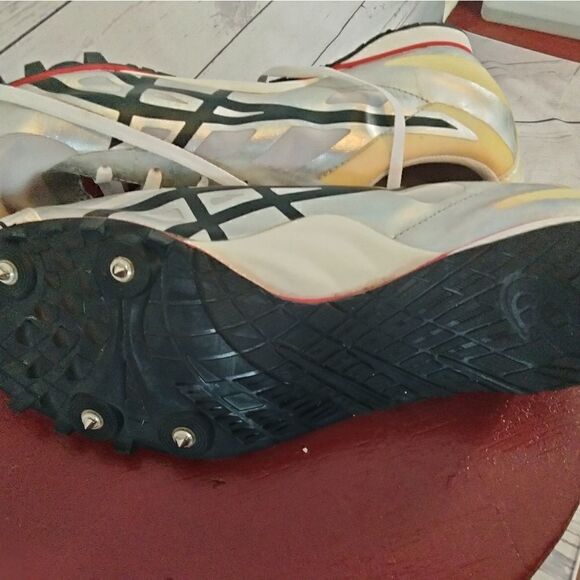 New Without tags."Asics" woman's kleets - Picture 7 of 9